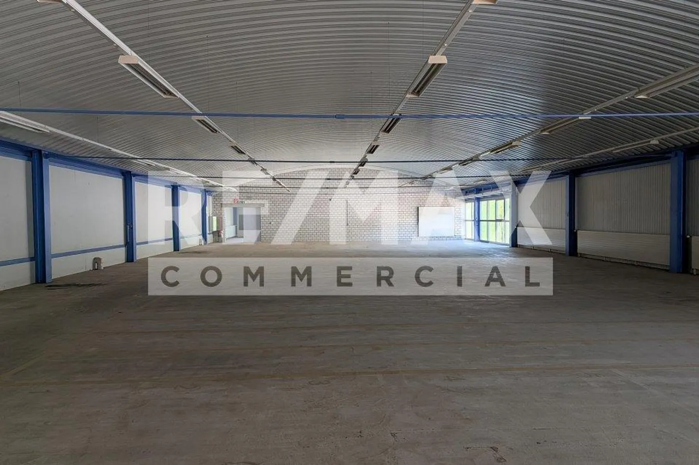 Circa 940 m2 di spazio magazzino/commerciale - Foto 3 di 10