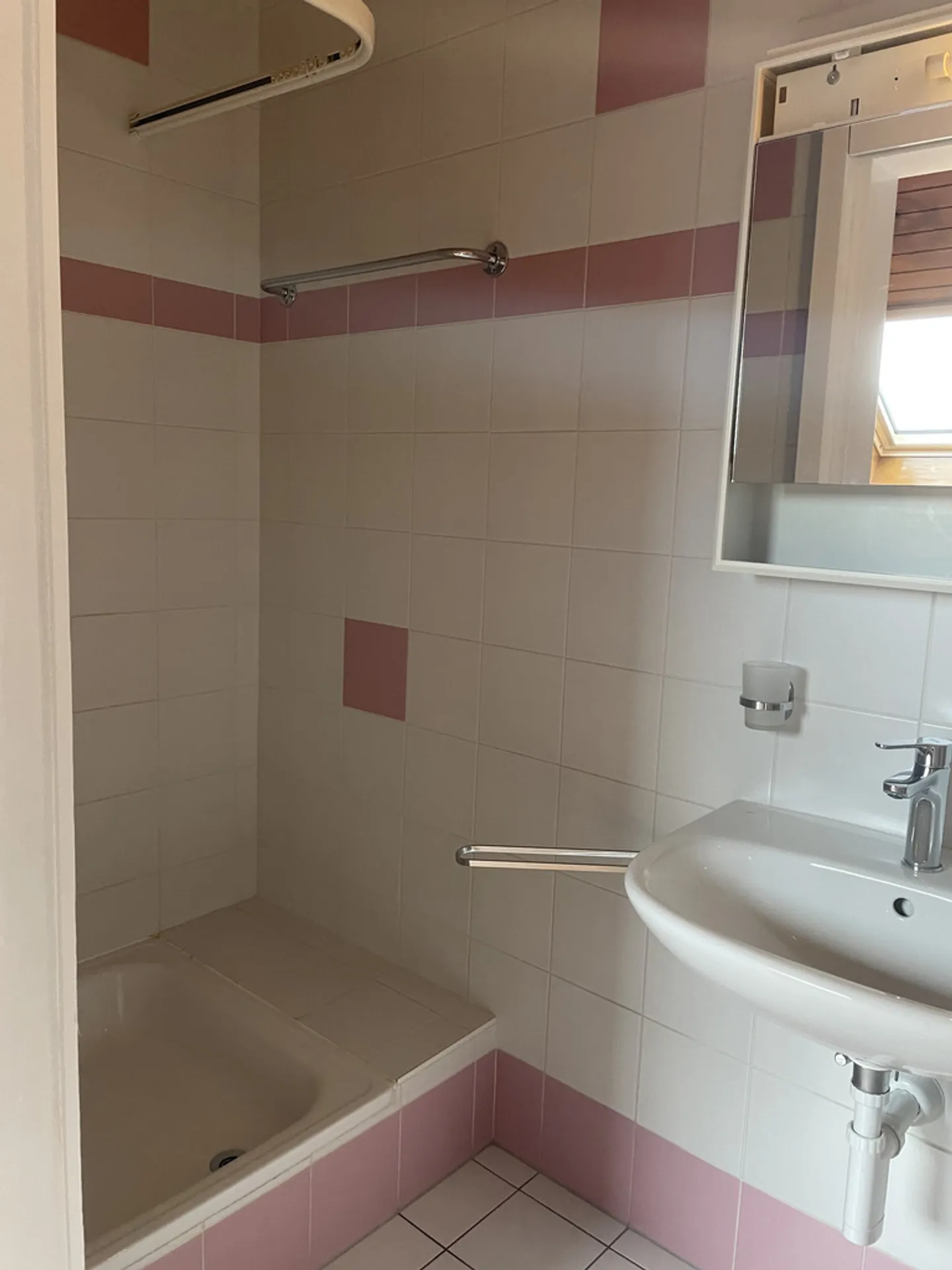 Charmante 2-Zimmer-Wohnung mit Charakter im Dachgeschoss - Foto 8 von 8