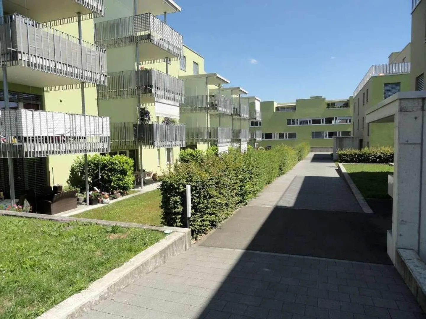 Moderne 2.5-Zimmer-Wohnung Erdgeschoss mit schönem Gartensitzplatz - Foto 2 von 4