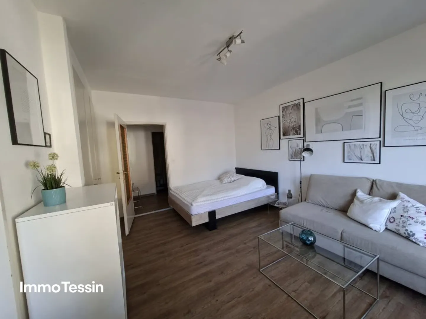 Appartamento di 1.5 locali in posizione centrale a Muralto con vista mozzafiato sul lago, piscina interna e posto auto - Foto 5 di 13