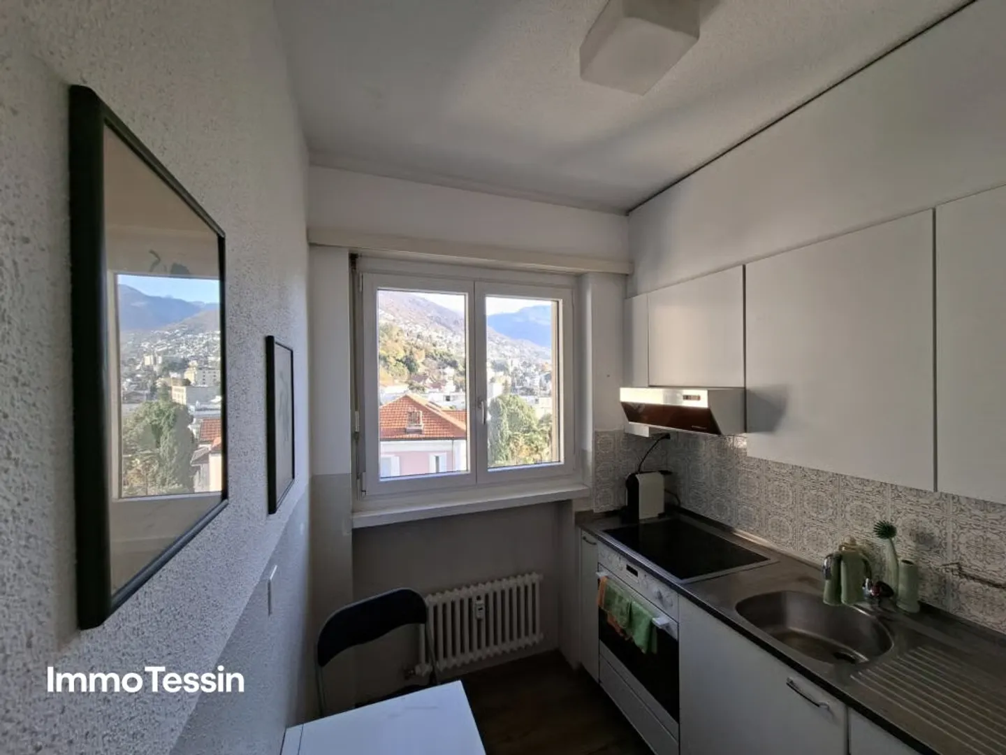 Appartamento di 1.5 locali in posizione centrale a Muralto con vista mozzafiato sul lago, piscina interna e posto auto - Foto 7 di 13