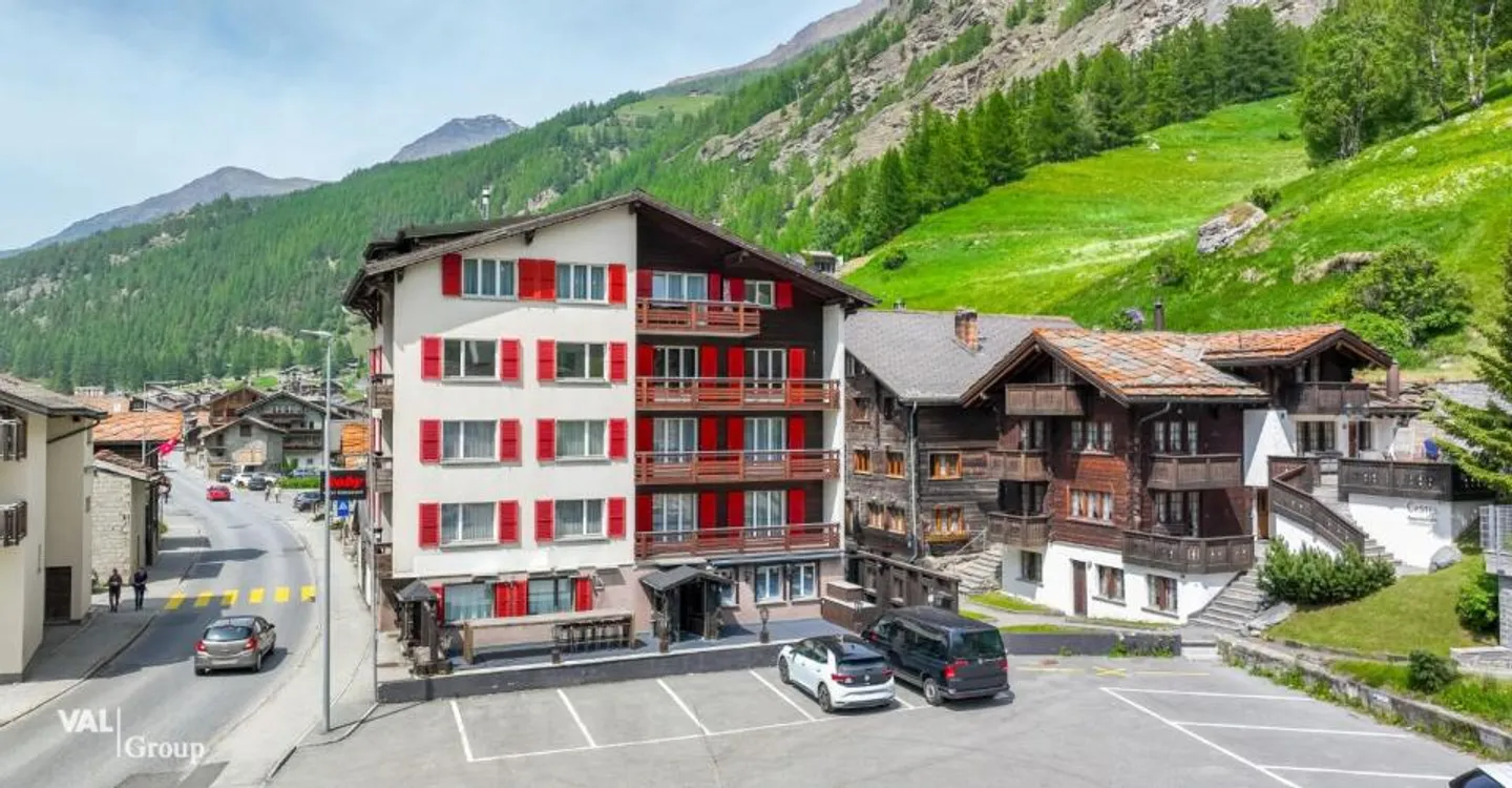 Investment opportunity in the heart of the Saastal - Hotel or approved second homes in Saas-Grund - Photo 1 of 11