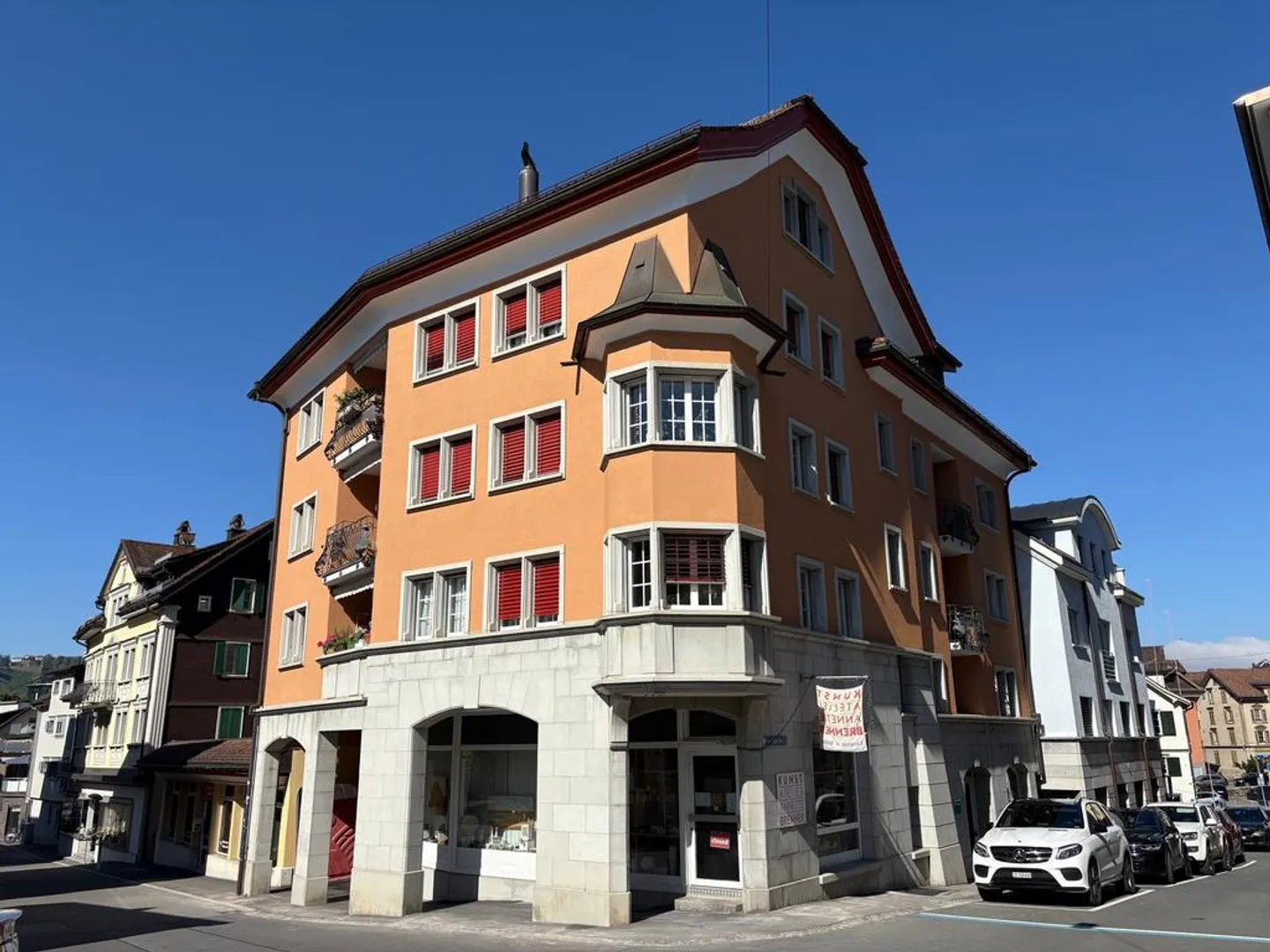 Appartamento luminoso con balcone nel centro del villaggio - Foto 1 di 8