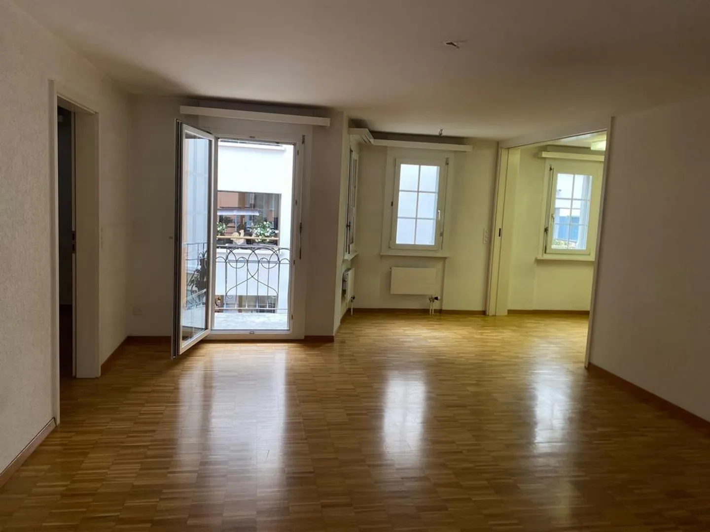 Appartamento luminoso con balcone nel centro del villaggio - Foto 4 di 8