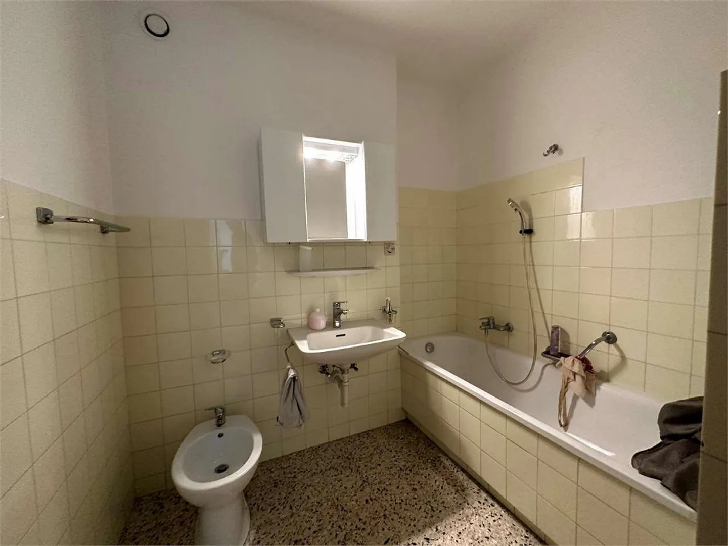 Helle 4.5 Zimmer in einem renovierten Gebäude - Foto 6 von 11
