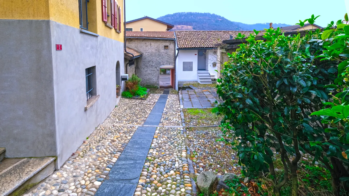 Affascinante casa unifamiliare a Taverne con charme ristrutturato - Foto 2 di 15