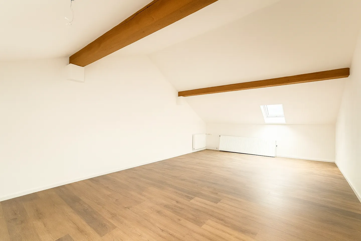 Erstvermietung nach Kernsanierung - stilvolle 2.5-Zimmer-Dachwohnungen in Grenchen - Foto 2 von 5