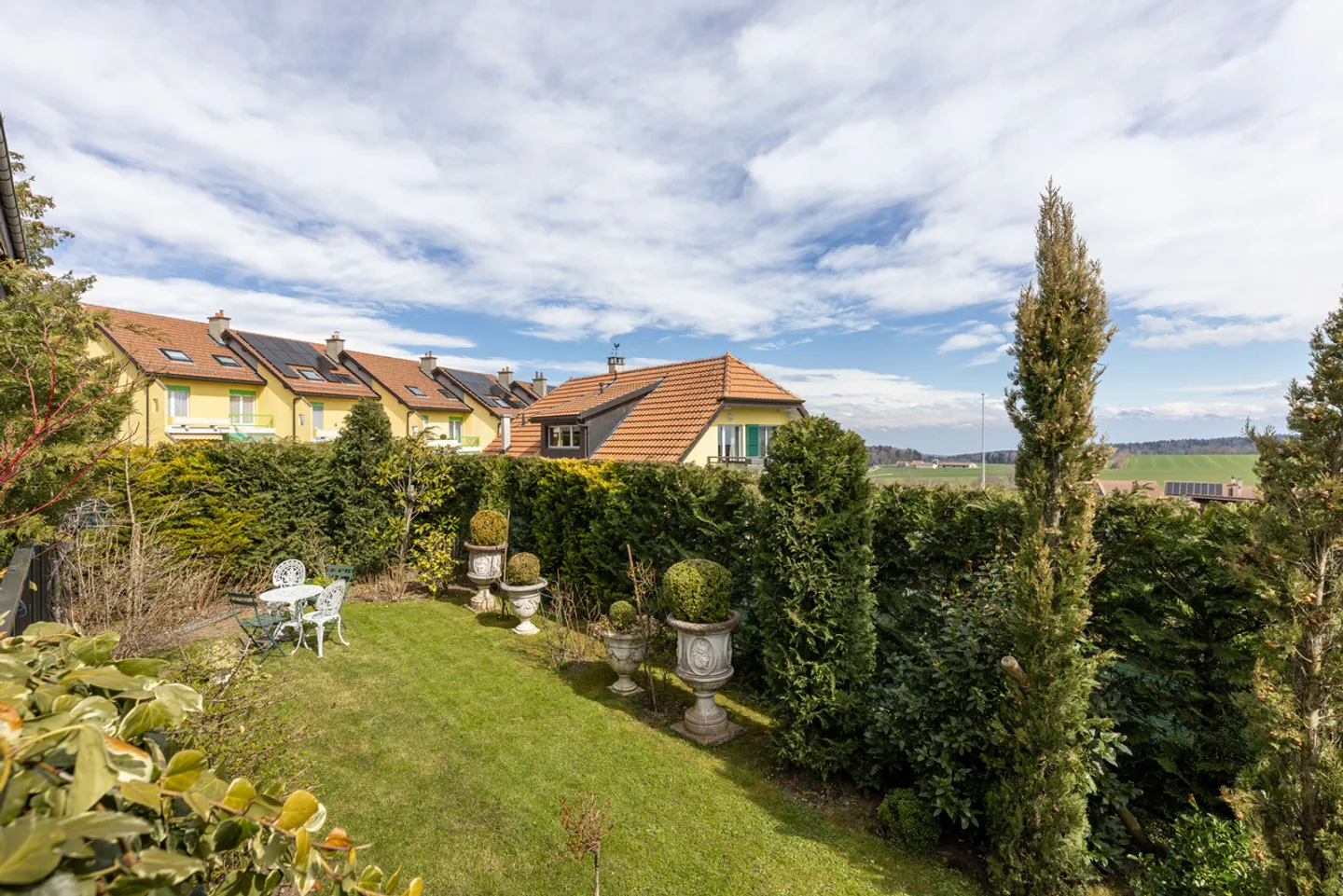 SUPERB APARTMENT WITH LARGE GARDEN, LARGE TERRACE WITH LAKE AND ALPS VIEW - Photo 14 of 15