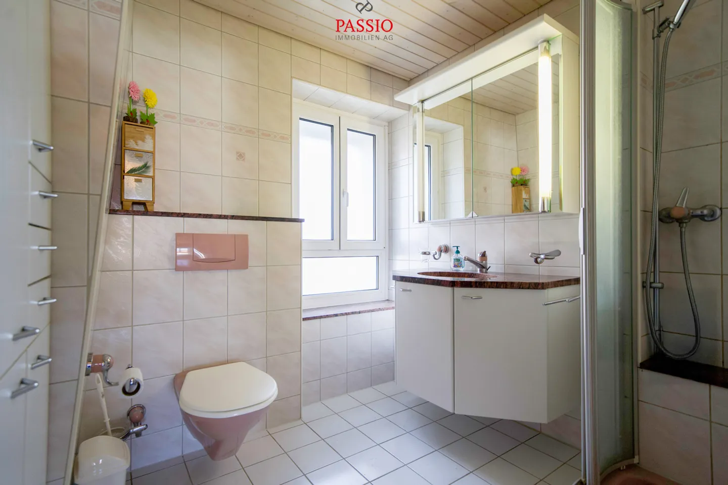 Bâtiment unique avec 3 appartements et vue imprenable - Photo 8 sur 23