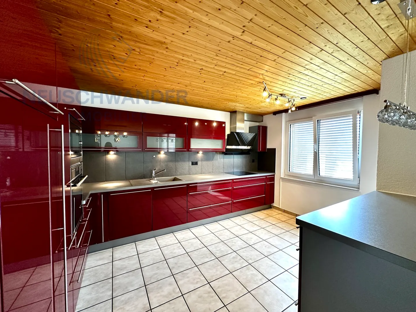 Sulle alture della città in una zona tranquilla - Foto 2 di 9