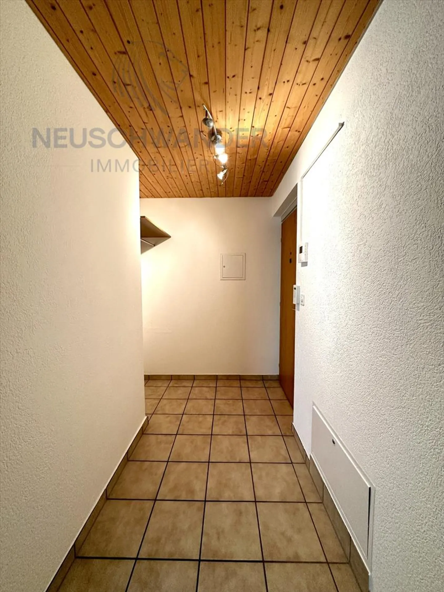 Sulle alture della città in una zona tranquilla - Foto 5 di 9