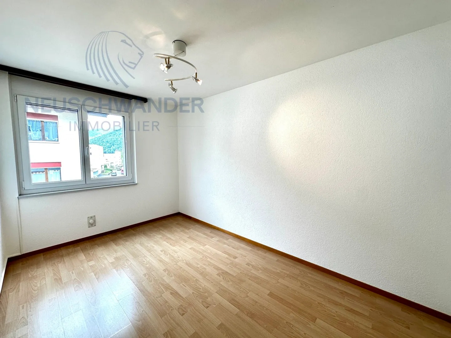 Sulle alture della città in una zona tranquilla - Foto 8 di 9