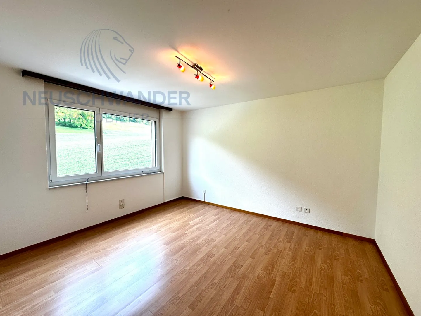 Sulle alture della città in una zona tranquilla - Foto 9 di 9