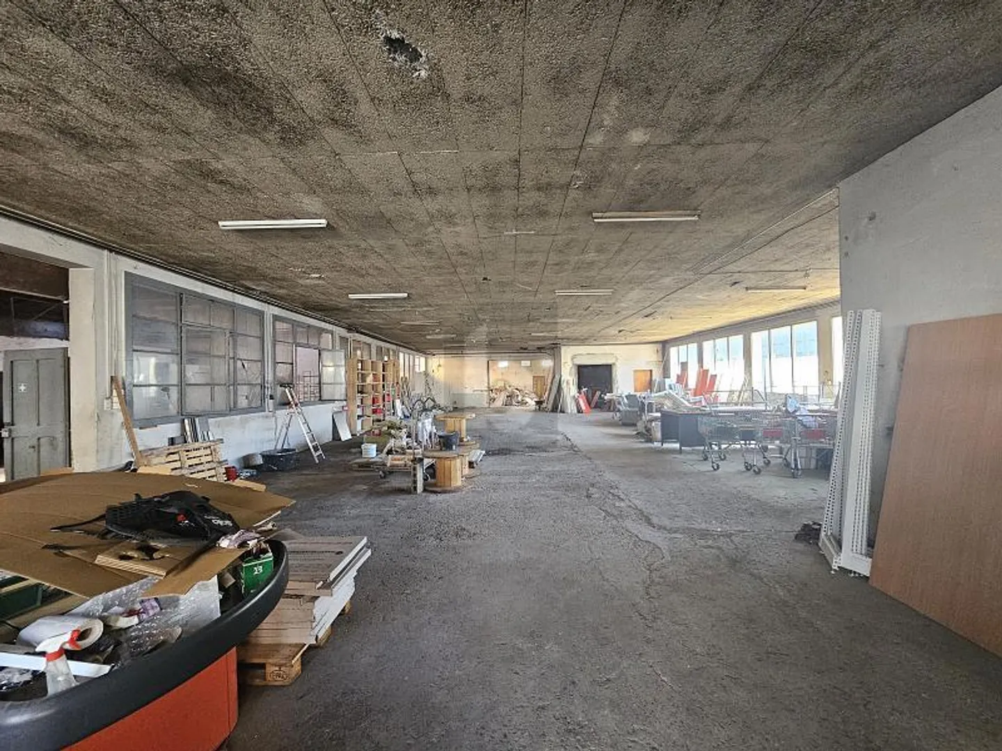 Bâtiment commercial transformable - Photo 3 sur 4