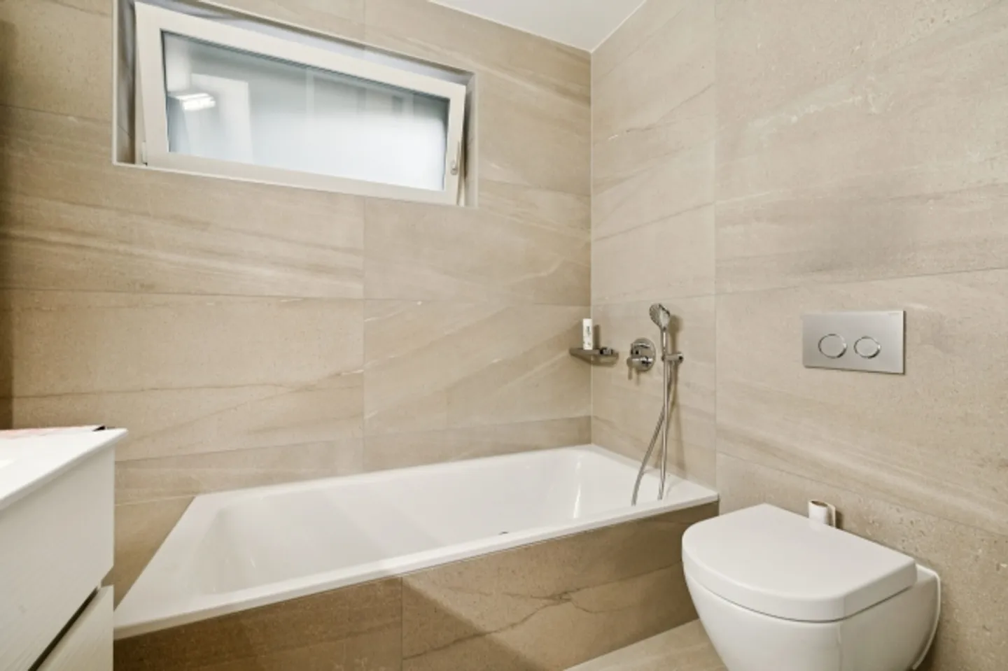 Charming 3.5-room apartment with spacious garden seating area - Photo 10 of 13