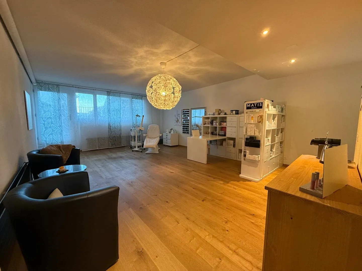 Bureau / Salle de pratique au cœur de Belp - Photo 1 sur 7
