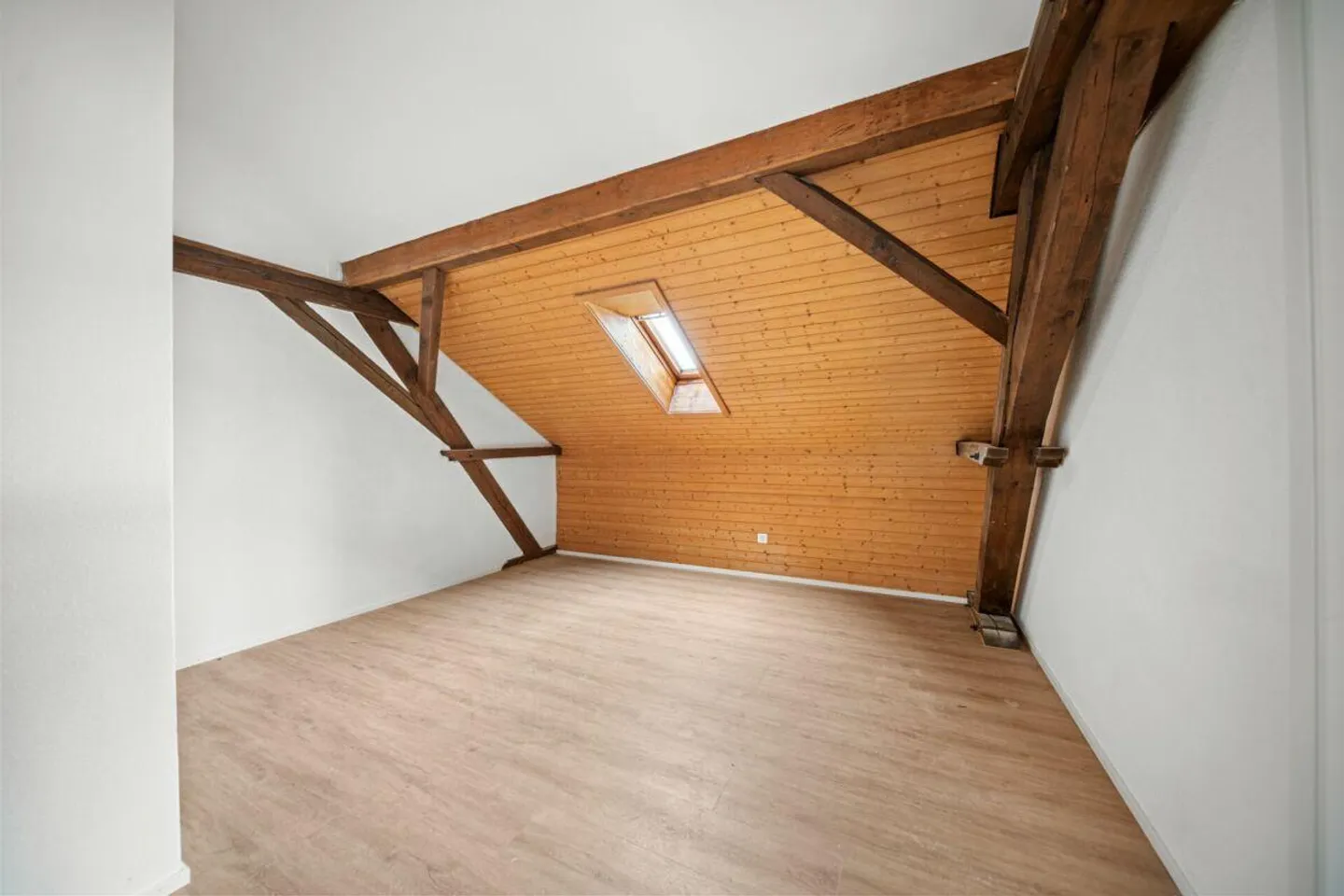 Grosse 4.5 Zimmer Maisonette mit Garten - Foto 9 di 14