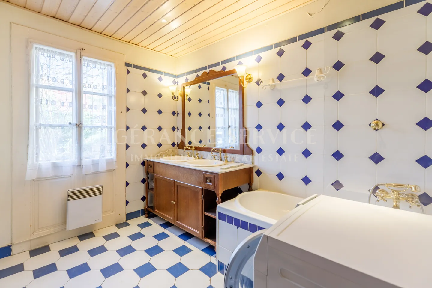 The Myosotis - Photo 14 of 26