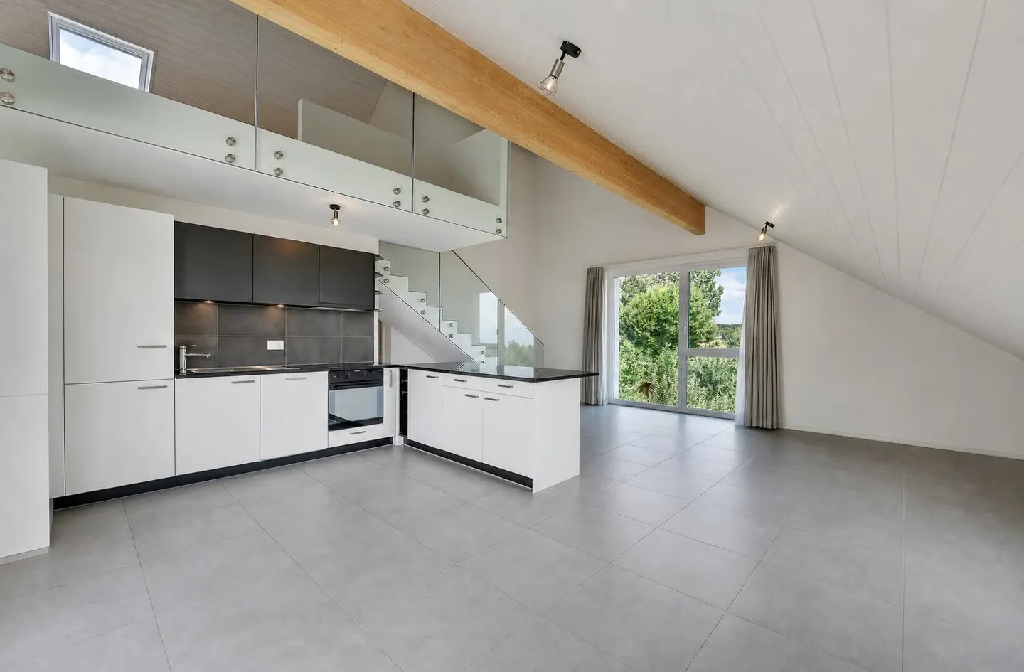 Exclusif - Maison jumelée spacieuse et lumineuse avec vue partielle sur le lac - Photo 4 sur 15