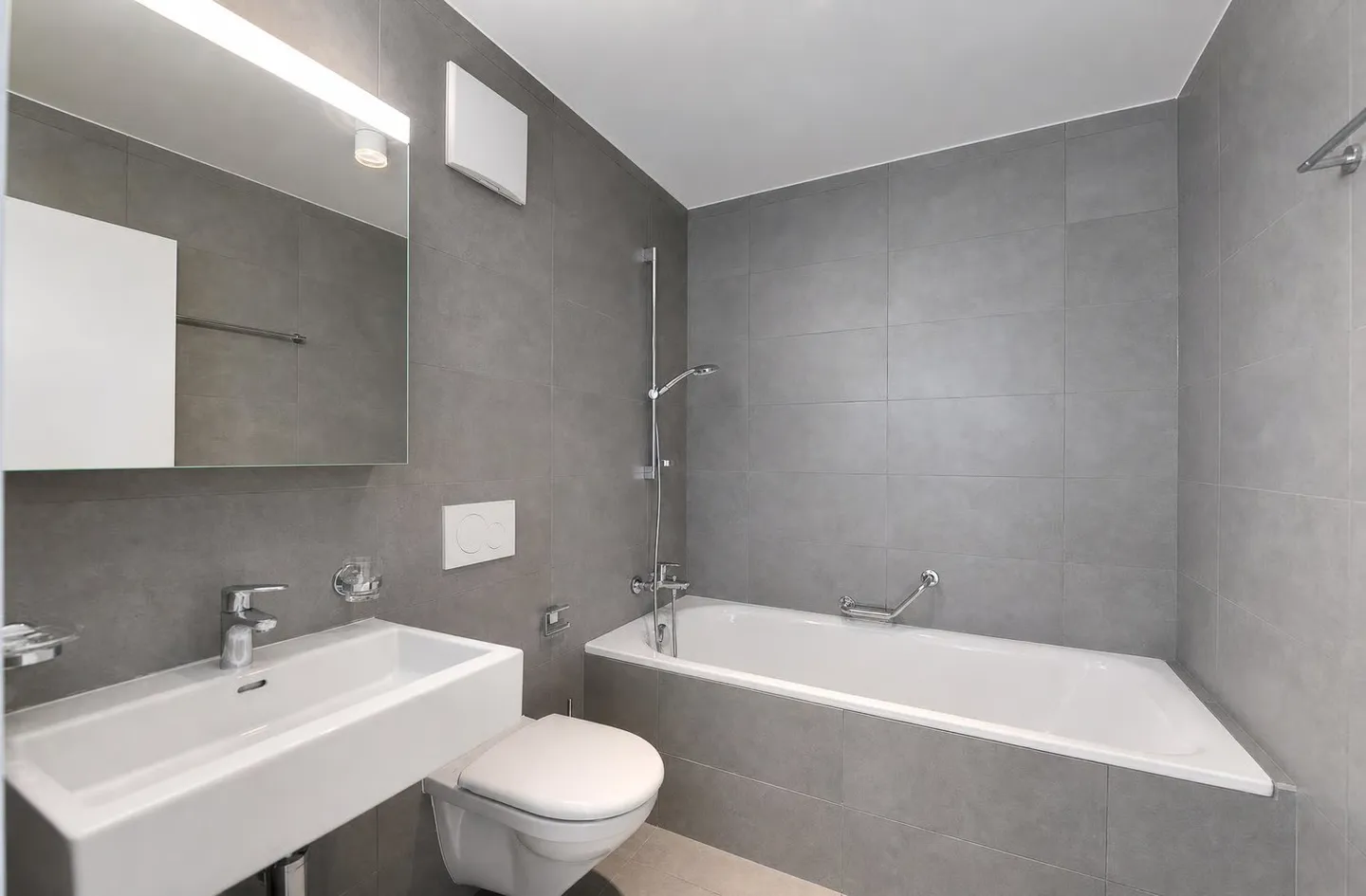 Exclusif - Maison jumelée spacieuse et lumineuse avec vue partielle sur le lac - Photo 12 sur 15