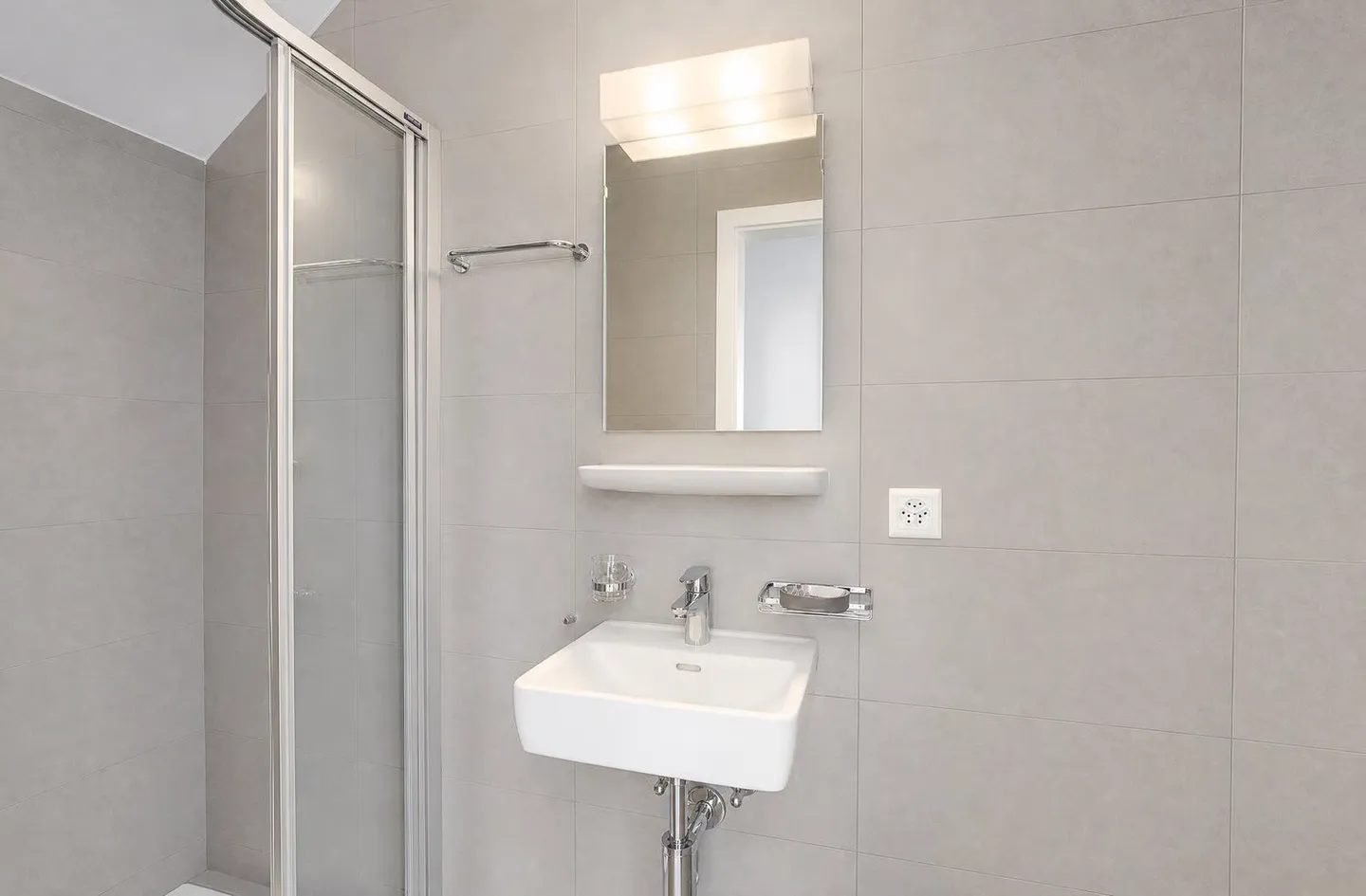 Exclusif - Maison jumelée spacieuse et lumineuse avec vue partielle sur le lac - Photo 13 sur 15