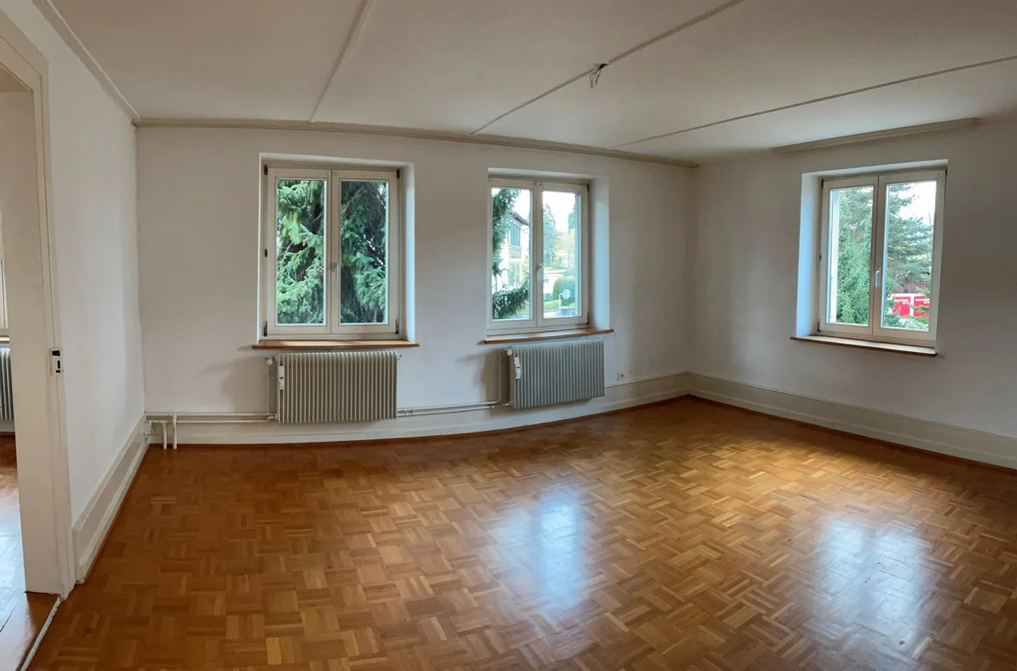 Appartement 3 pièces dans un emplacement central près de la gare - Photo 2 sur 10