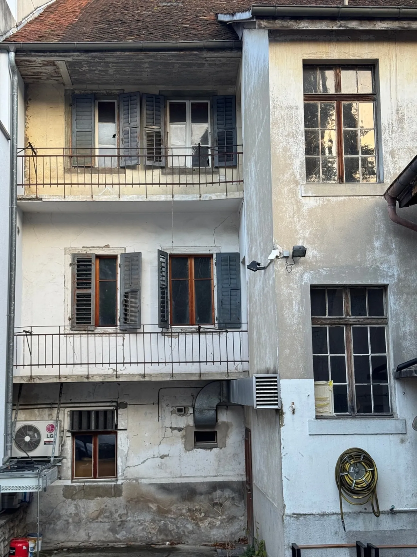 Mietgebäude in Moutier mit gültiger Genehmigung - Foto 2 von 5