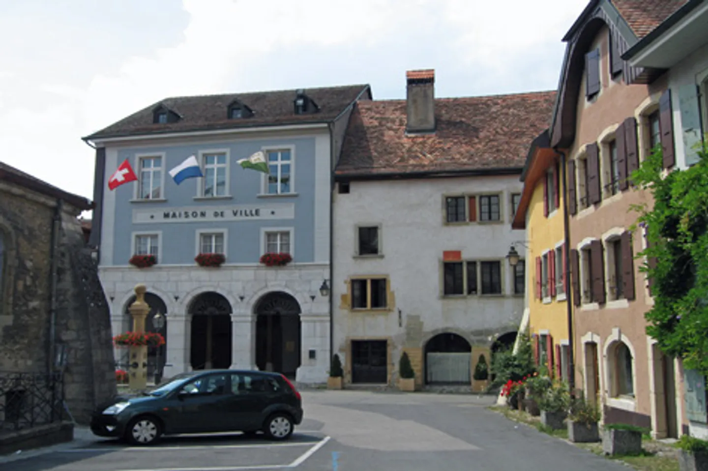 Spacious 4-room apartment in the heart of the Old Town - Photo 1 of 3