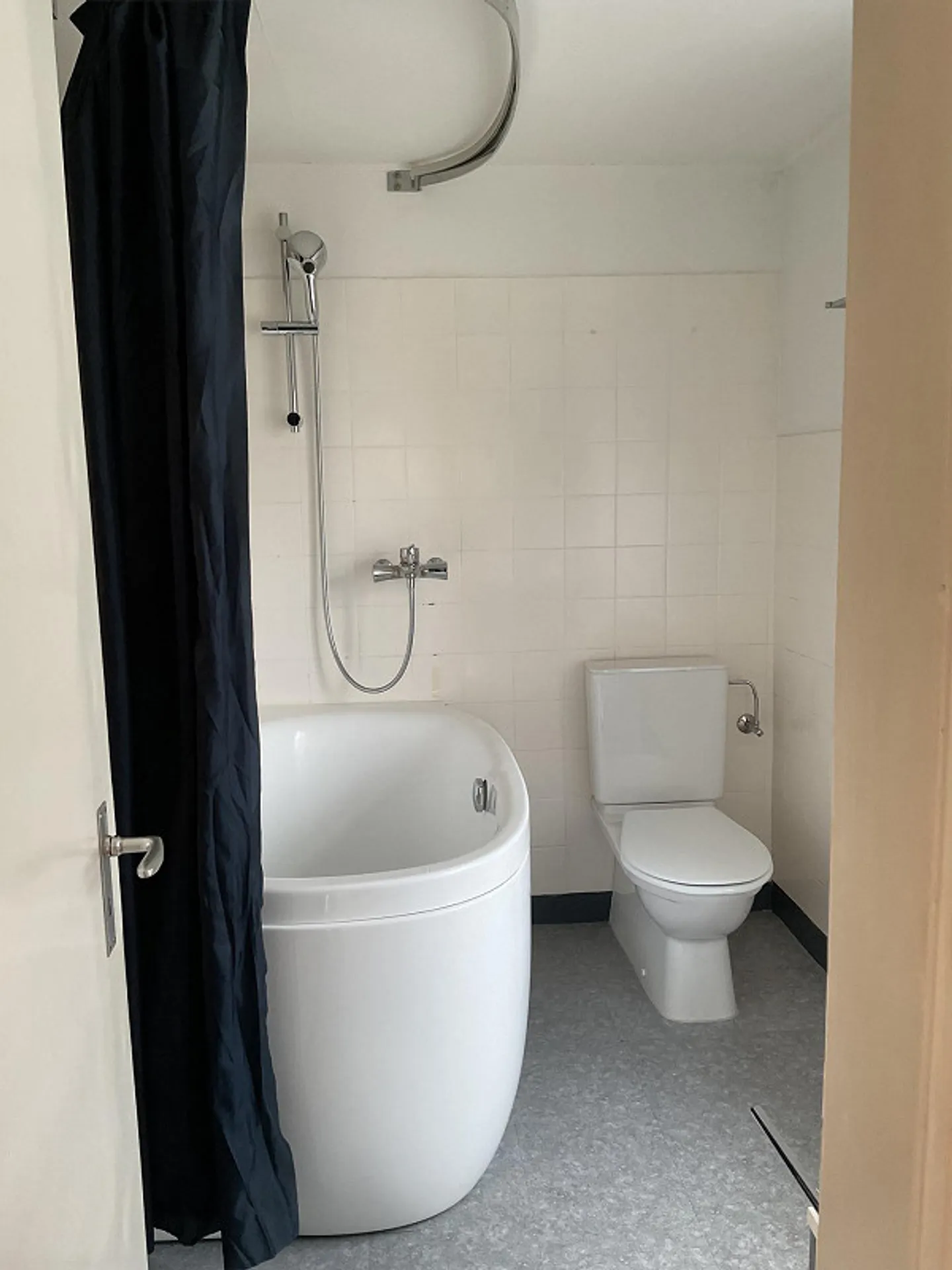 Appartement 3 pièces dans un emplacement central près de la gare - Photo 9 sur 10