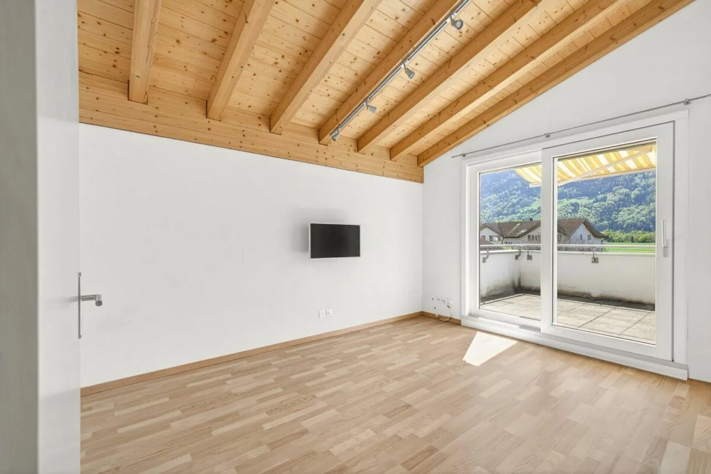 Charmante Dachwohnung mit Wintergarten - Foto 11 von 26