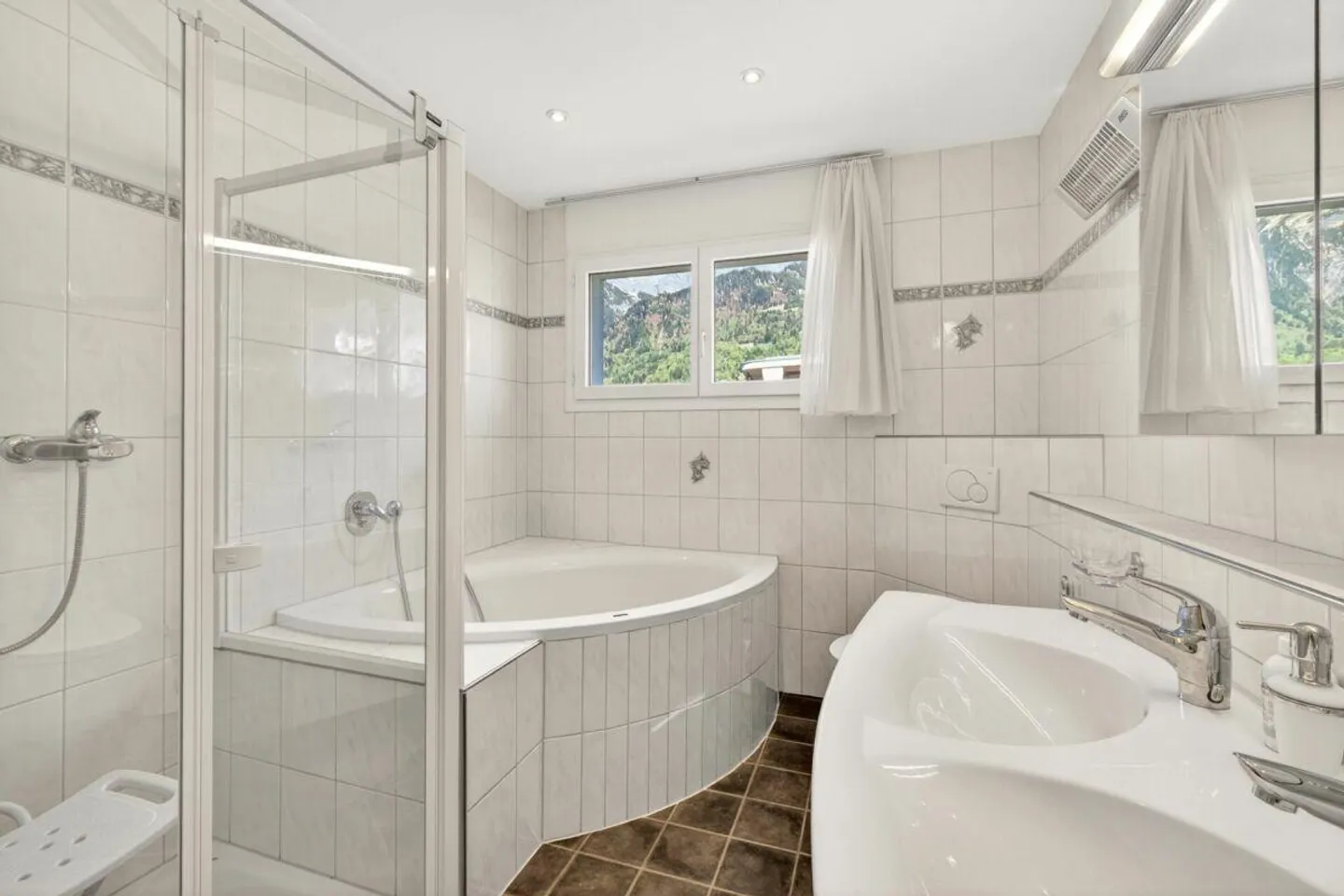 Charmante Dachwohnung mit Wintergarten - Foto 14 von 26