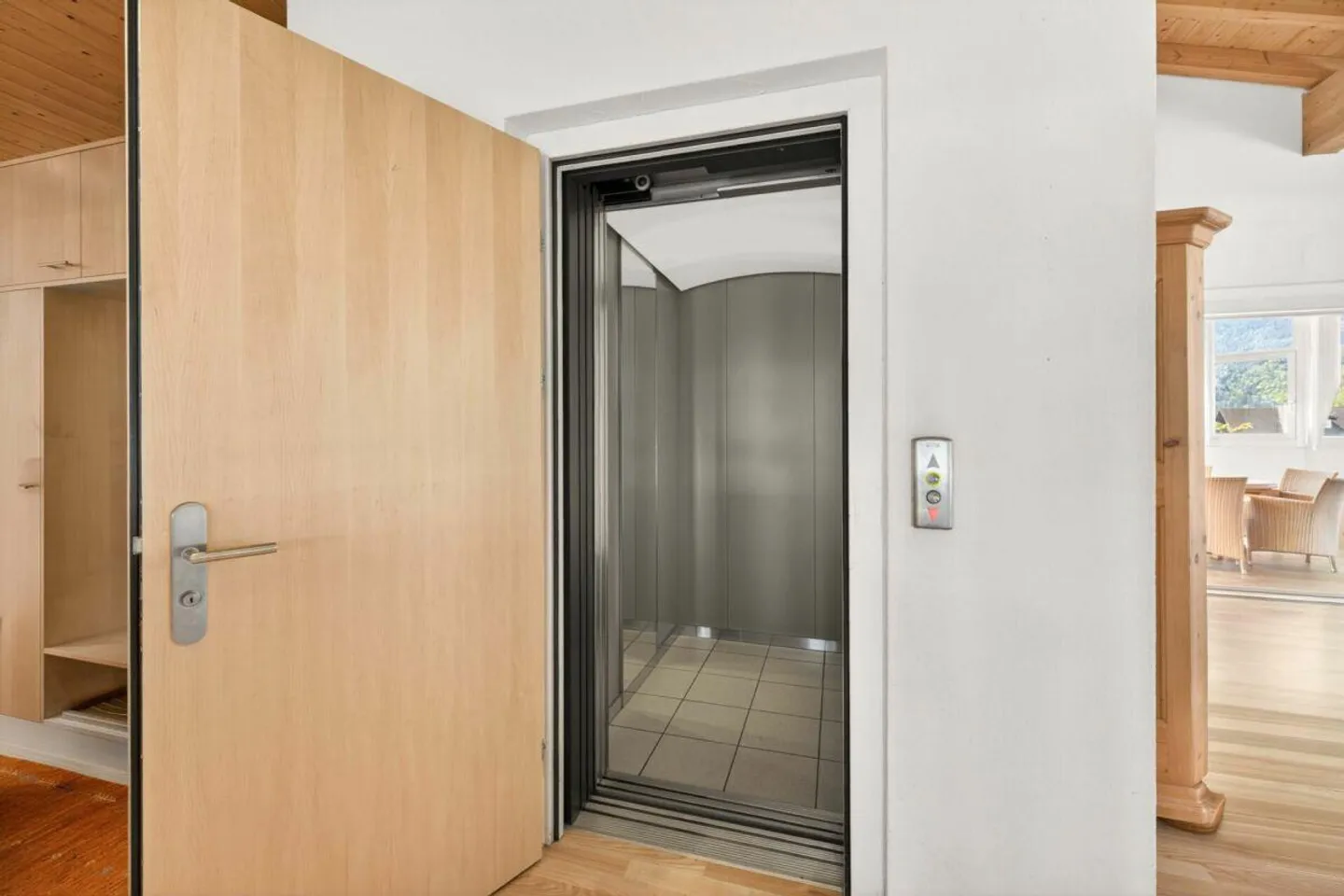 Charmante Dachwohnung mit Wintergarten - Foto 17 von 26