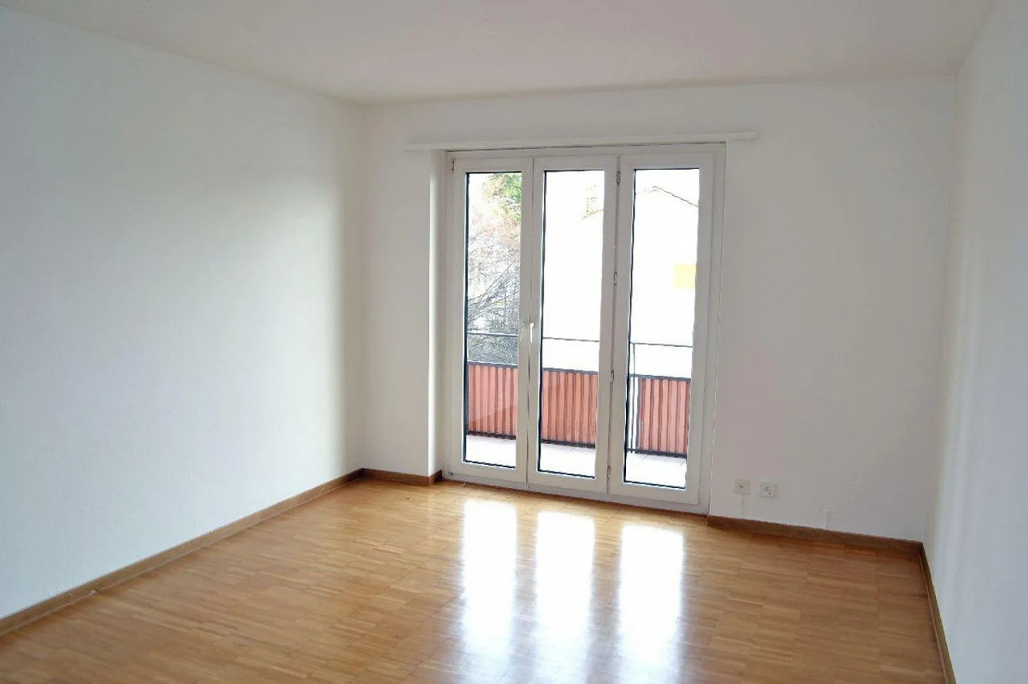 Appartamento luminoso con 4 stanze in un tranquillo quartiere residenziale - Foto 3 di 9