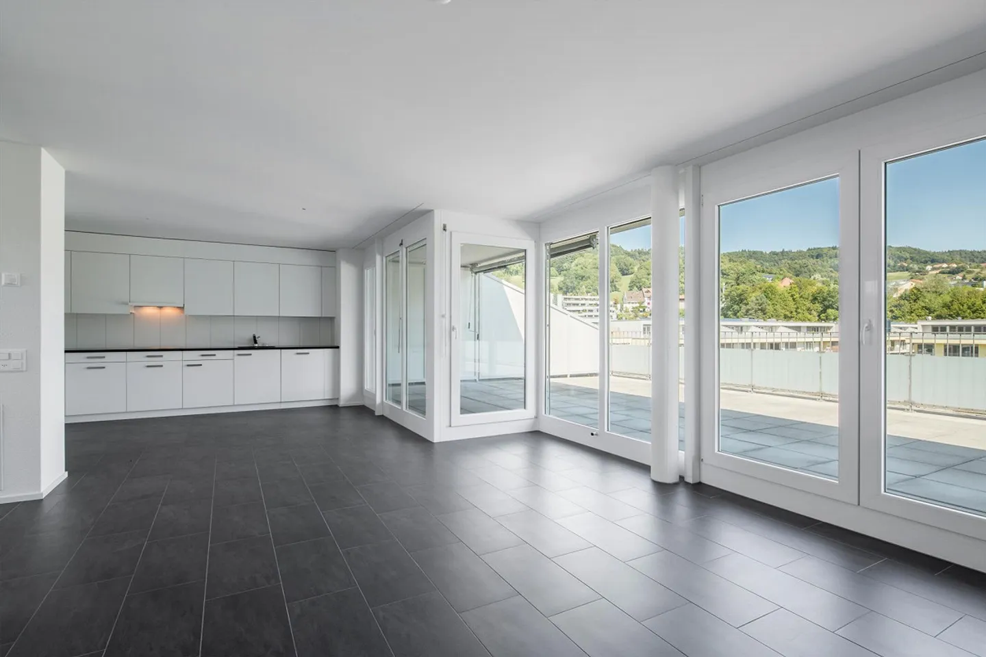 Penthouse for rent - Photo 3 of 6