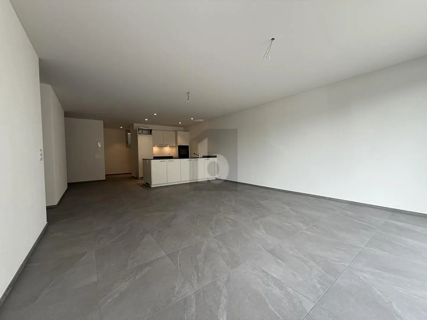 PLENTY OF SPACE TO LIVE - WITH PRIVATE GARDEN - Photo 1 of 6