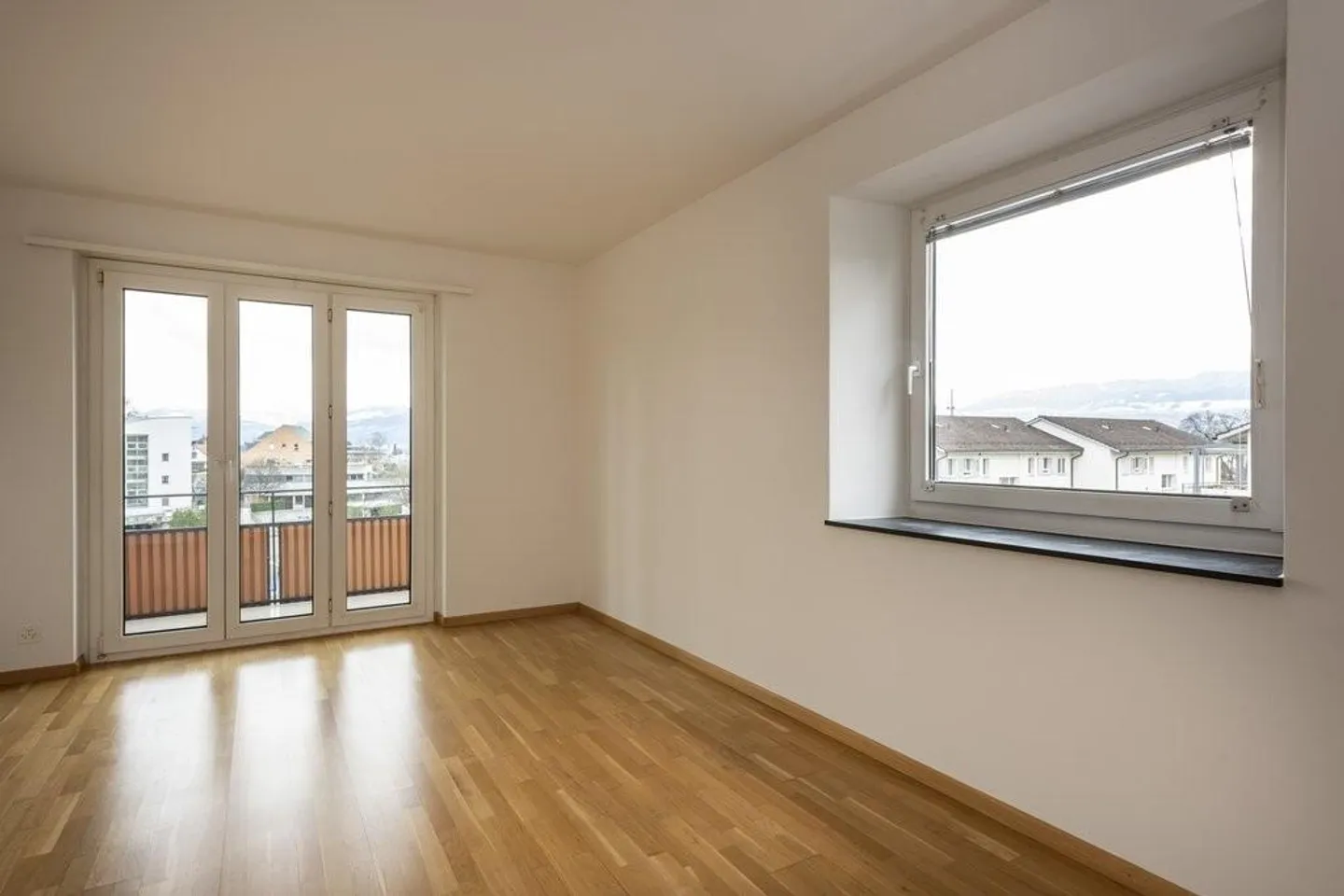 Appartamento luminoso con 4 stanze in un tranquillo quartiere residenziale - Foto 2 di 9