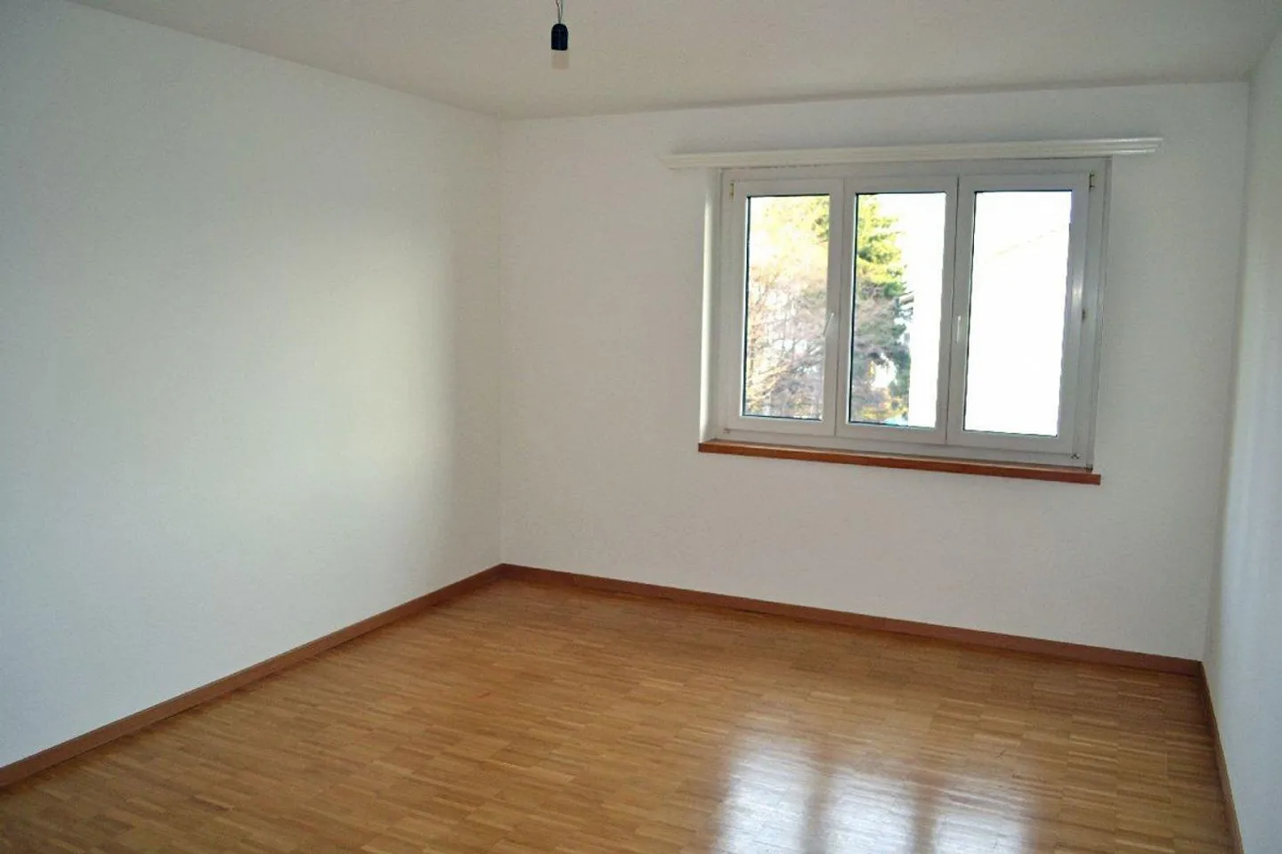 Appartamento luminoso con 4 stanze in un tranquillo quartiere residenziale - Foto 7 di 9