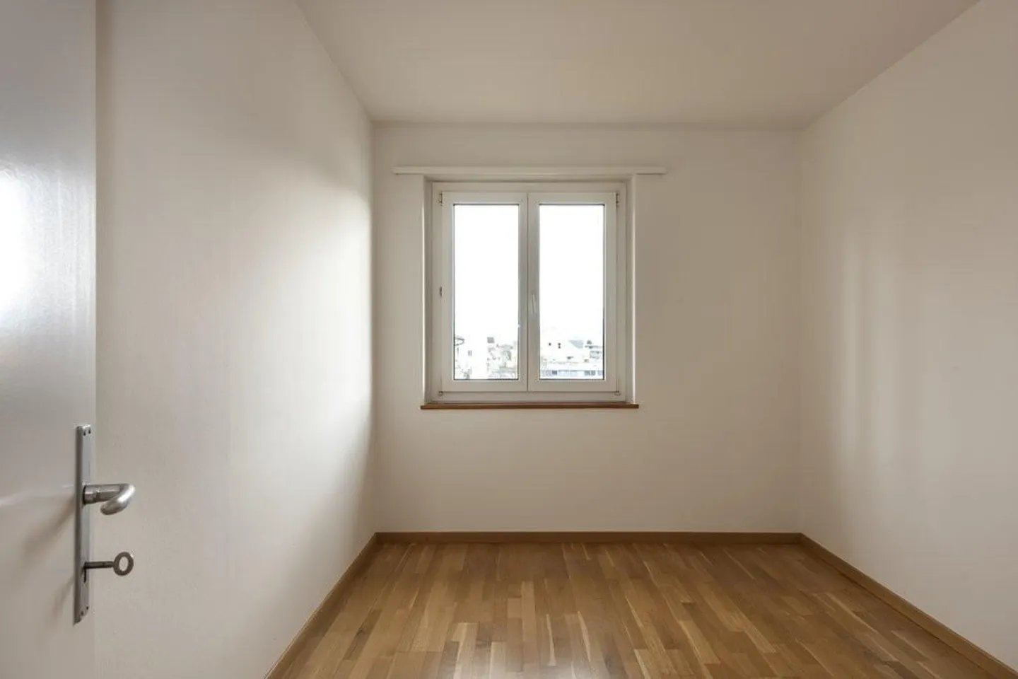 Appartamento luminoso con 4 stanze in un tranquillo quartiere residenziale - Foto 8 di 9