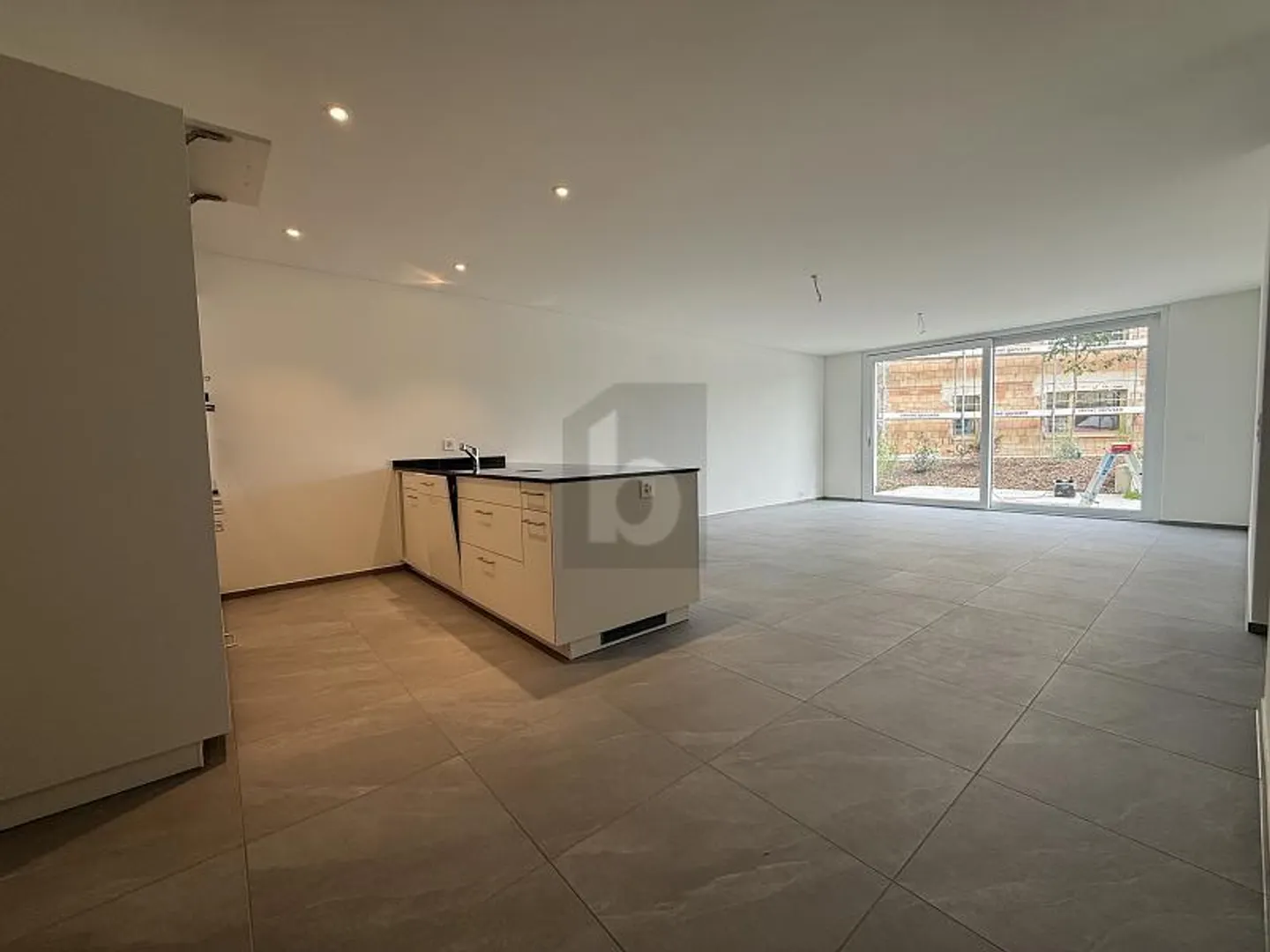 PLENTY OF SPACE TO LIVE - WITH PRIVATE GARDEN - Photo 4 of 6