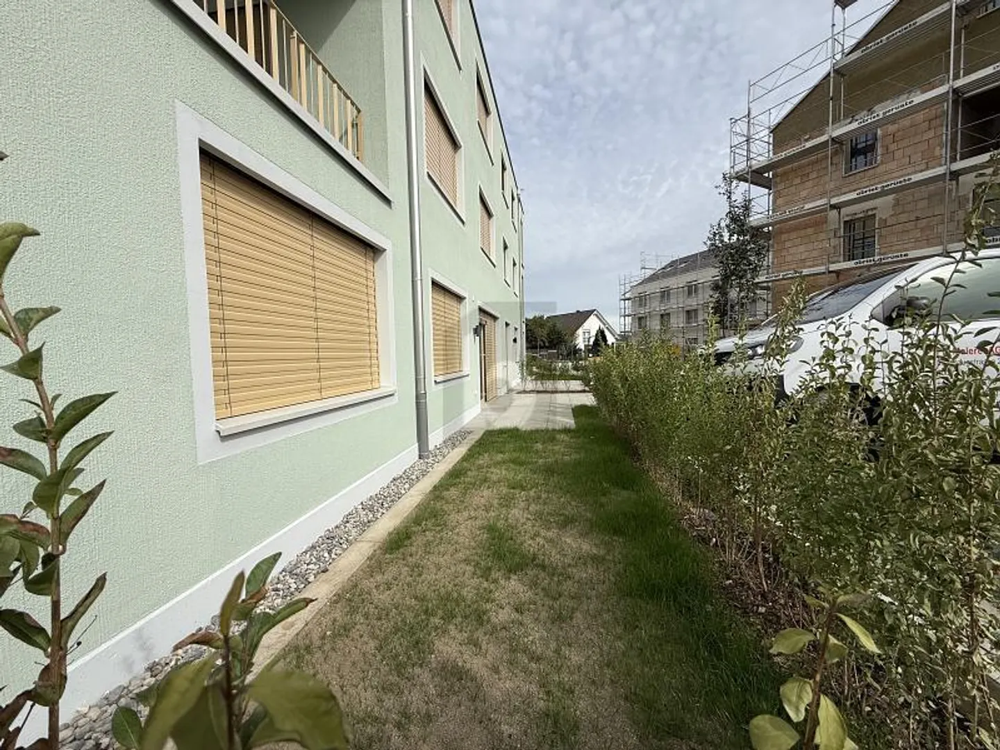 PLENTY OF SPACE TO LIVE - WITH PRIVATE GARDEN - Photo 5 of 6