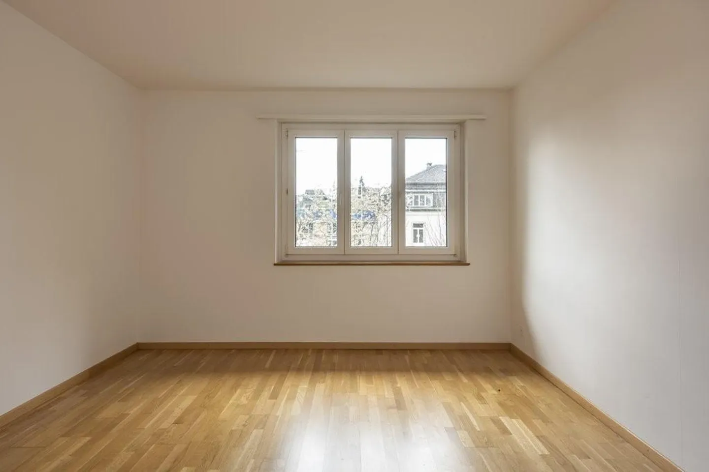 Appartamento luminoso con 4 stanze in un tranquillo quartiere residenziale - Foto 6 di 9