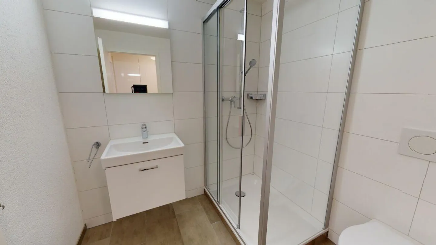 APPARTEMENT MODERNE dans un emplacement central - Photo 3 sur 8