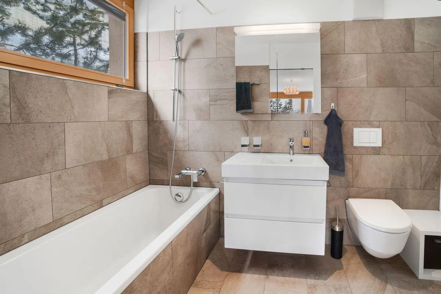 Like-new holiday apartment with panoramic view - Photo 2 of 8