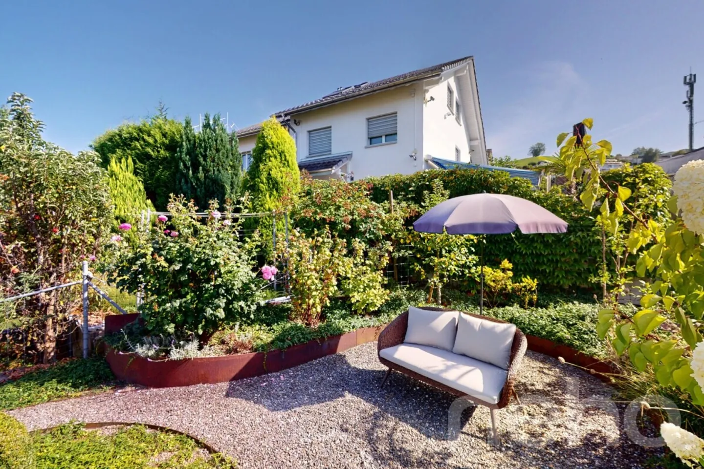 Maison d'angle d'exception ? Vivre, vivre et profiter à Wollerau - Photo 1 sur 11