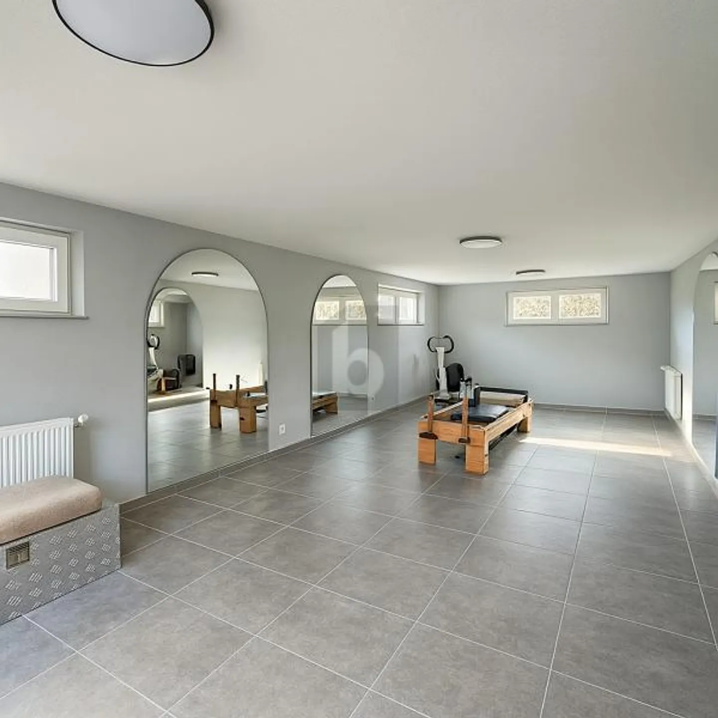 VOLLSTÄNDIG RENOVIERT MODERN AUSGEZEICHNET - Foto 5 von 6
