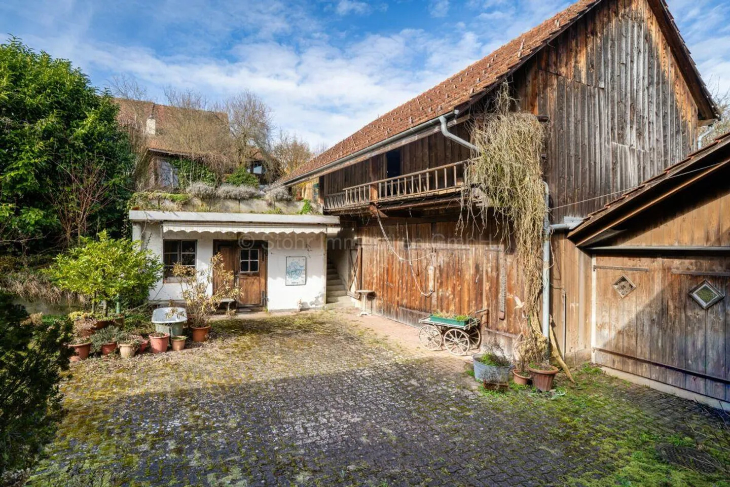 Building land in Brütten with historic farmhouse and development potential - Photo 2 of 27