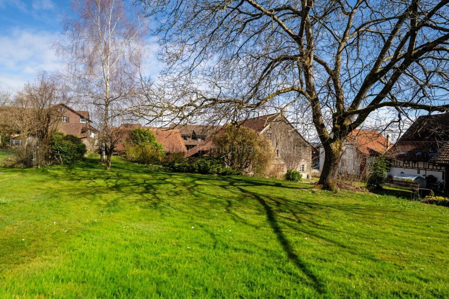 Building land in Brütten with historic farmhouse and development potential - Photo 3 of 27