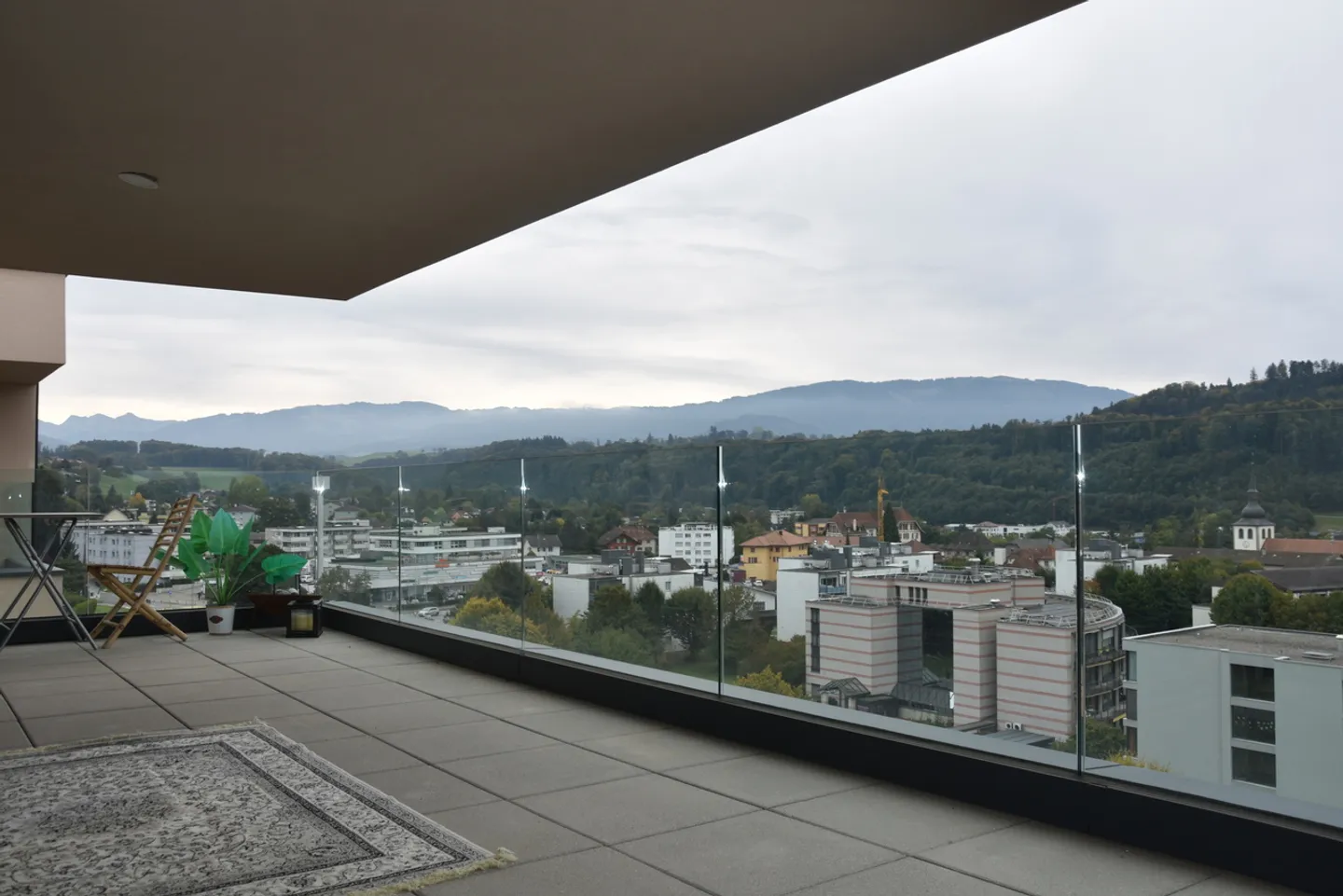 Penthouse avec vue panoramique, à 10 minutes de Fribourg - Photo 1 sur 10