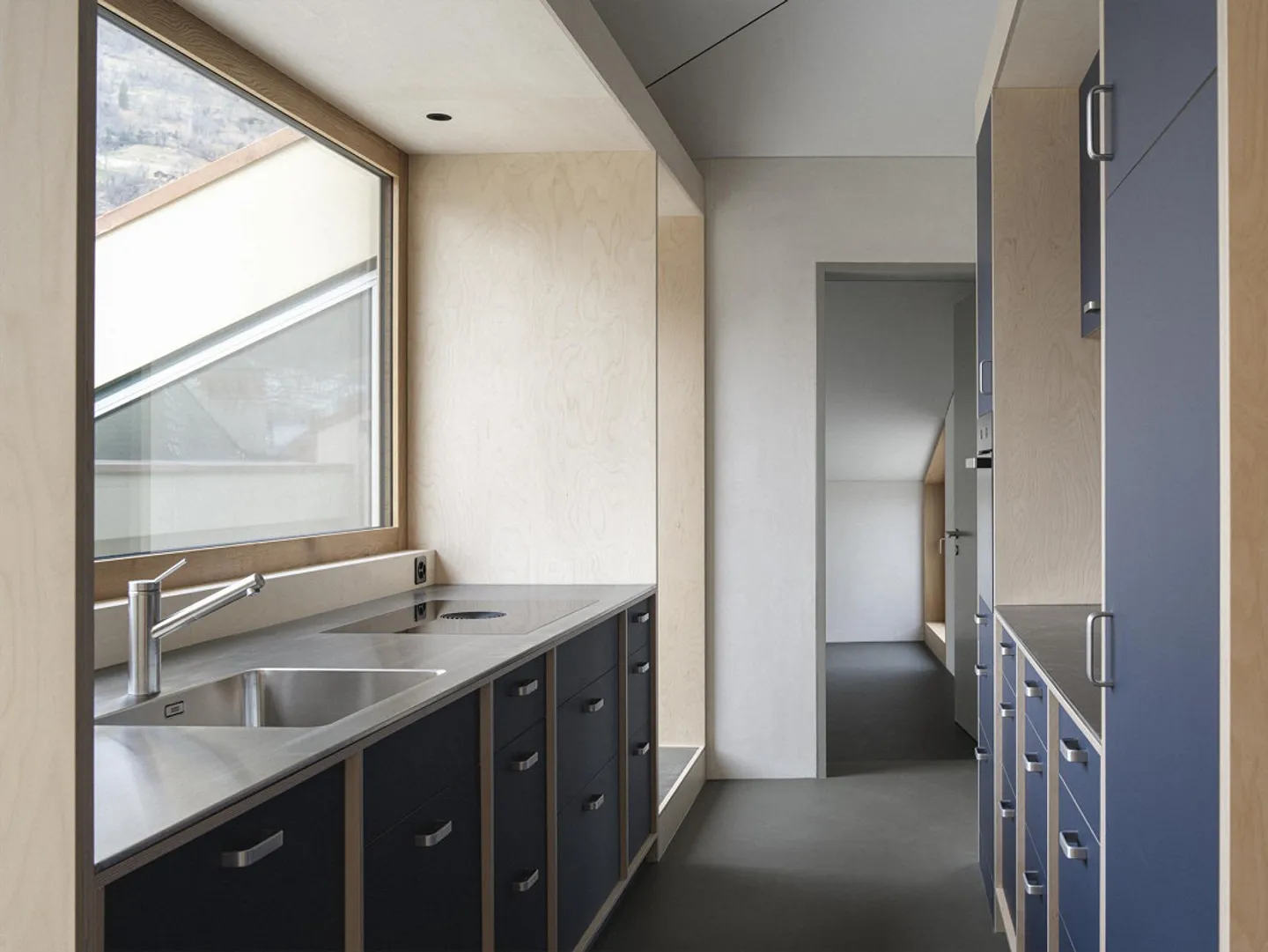 Appartement penthouse spacieux de 4½ pièces au cœur de Brig - Photo 2 sur 9