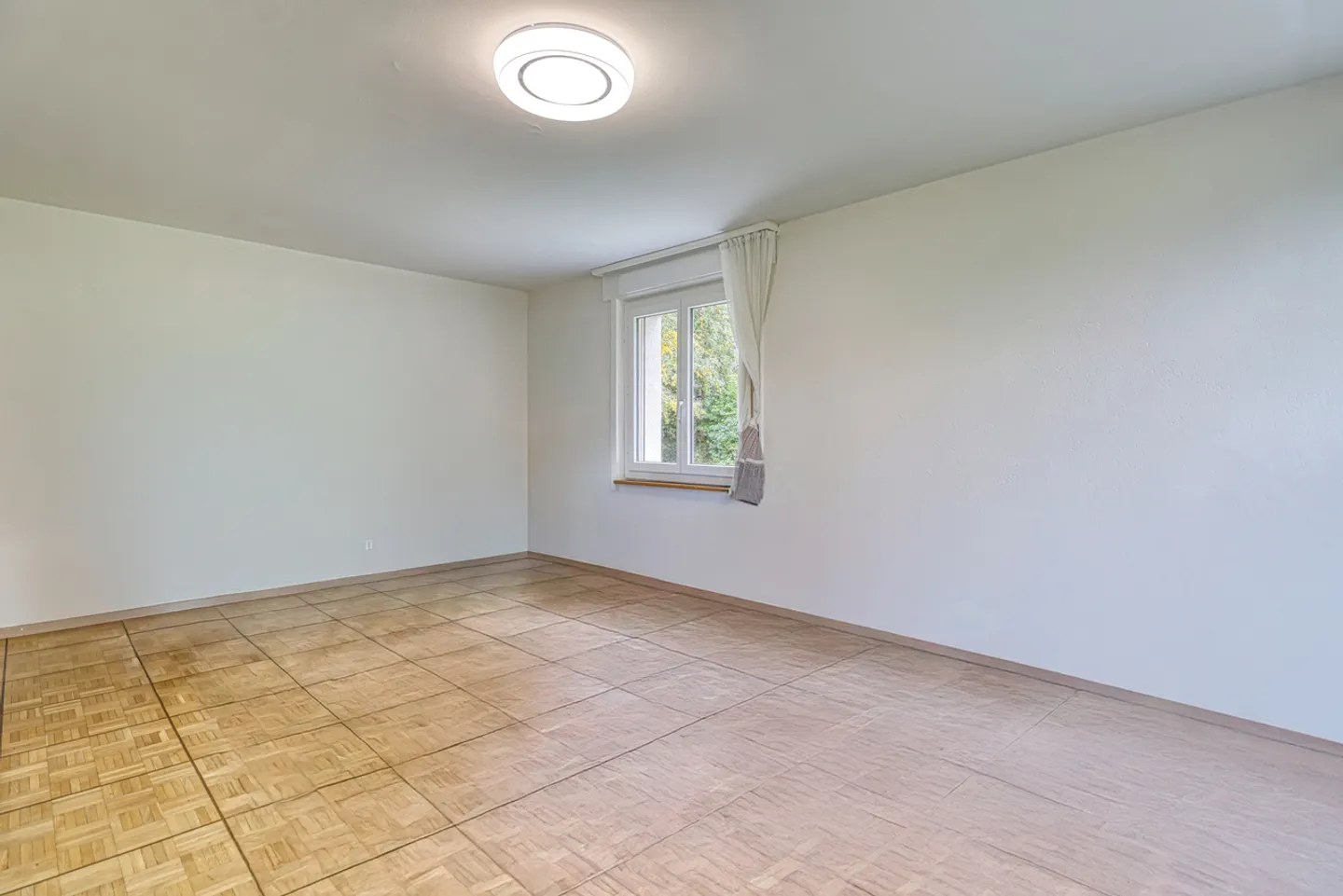 Renovierte 3,5-Zimmer-Wohnung in der Nähe des Schwimmbads und der Innenstadt - Foto 3 von 8
